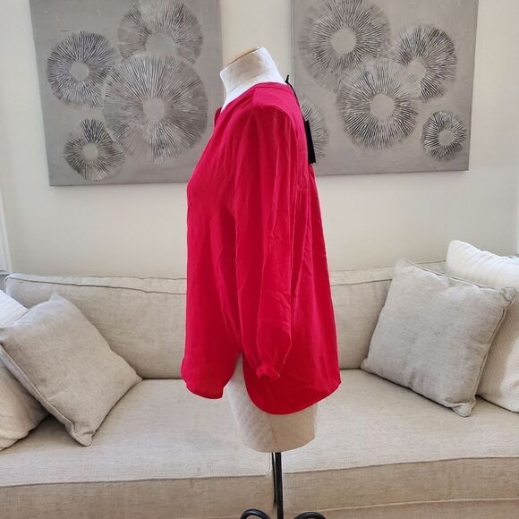 NEW! Gibson | Back Pleat Blouse - size Medium in Red - Picture 7 of 13